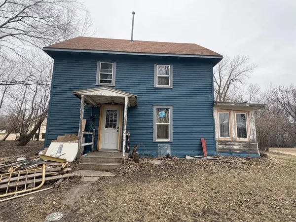 $29,500 | 201 East Becker Avenue, Clontarf, MN 56226