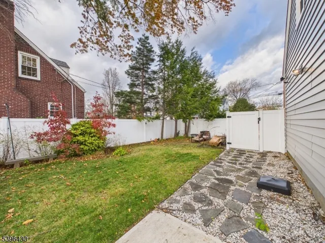 a view of a backyard with pathway