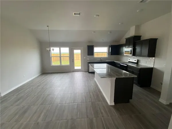 $2,275 | 1290 Thames Chase Drive, Corpus Christi, TX 78415