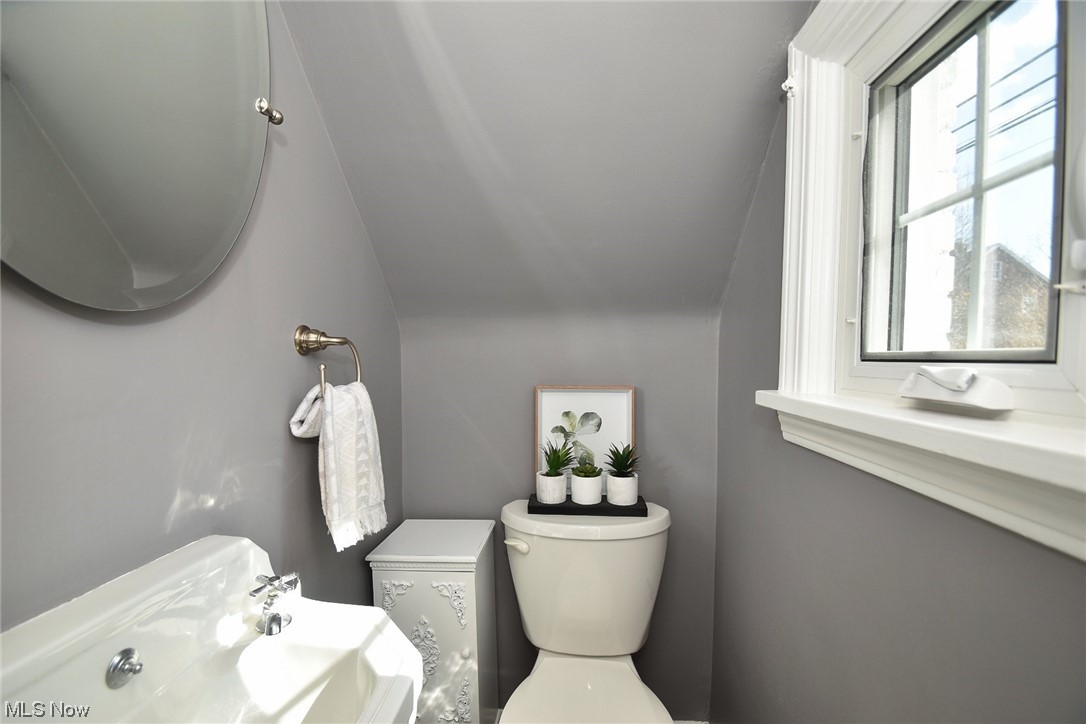 3566 Sutherland Road Shaker Heights, OH 44122 - Photo 17 of 35 Gallery Image 17