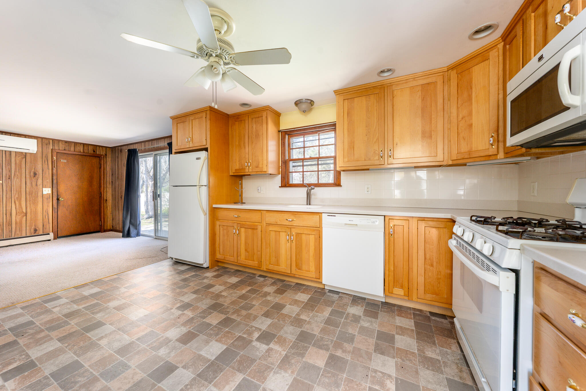 69 Cyprus Road South Dennis, MA 02660 - Photo 3 of 33 kitchen3