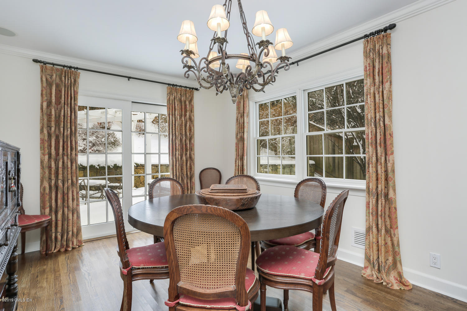 44 Glen Road Greenwich, CT 06830 - Photo 12 of 30 44 Glen Rd Greenwich CT 06830-large-019-