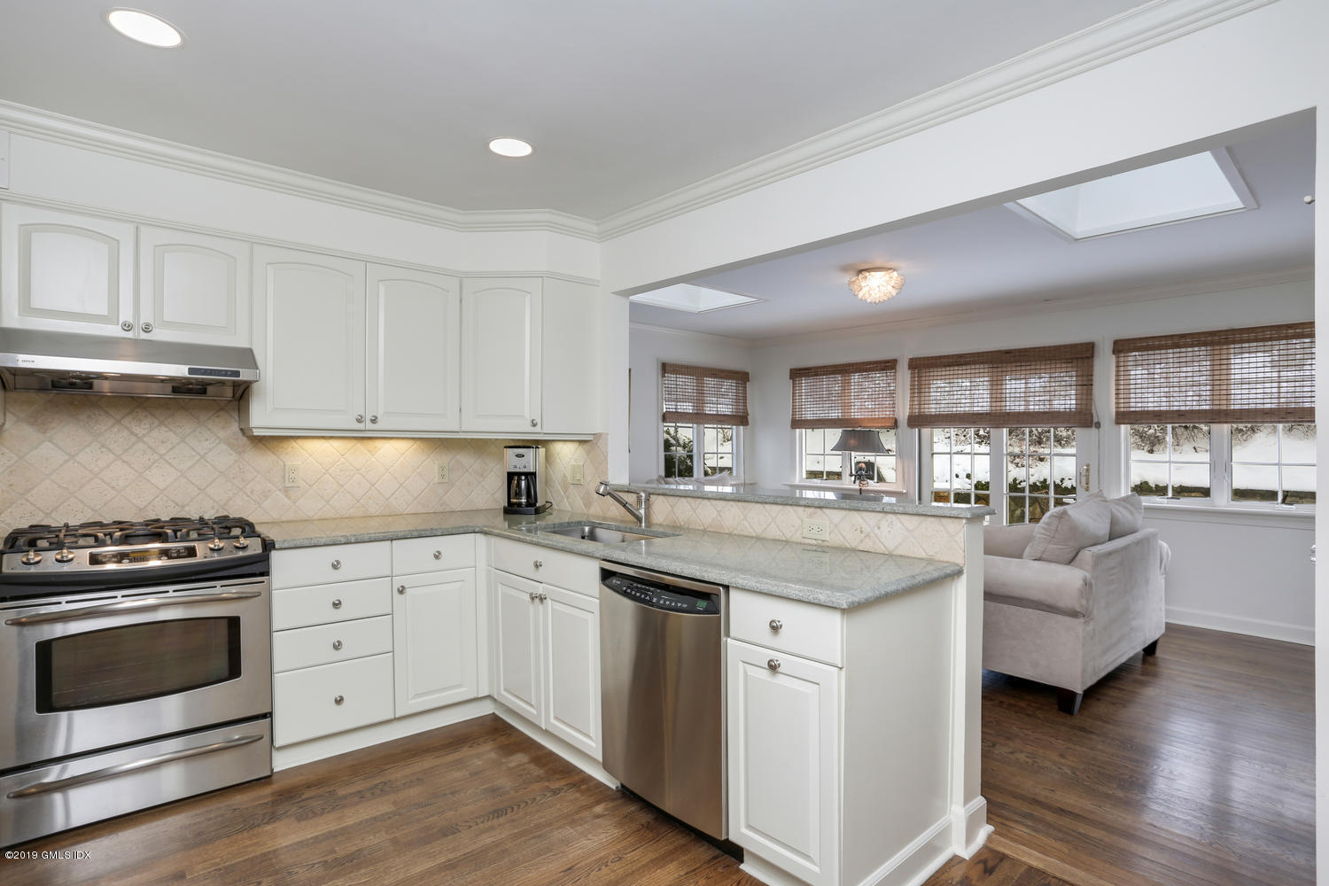 44 Glen Road Greenwich, CT 06830 - Photo 3 of 30 44 Glen Rd Greenwich CT 06830-large-020-
