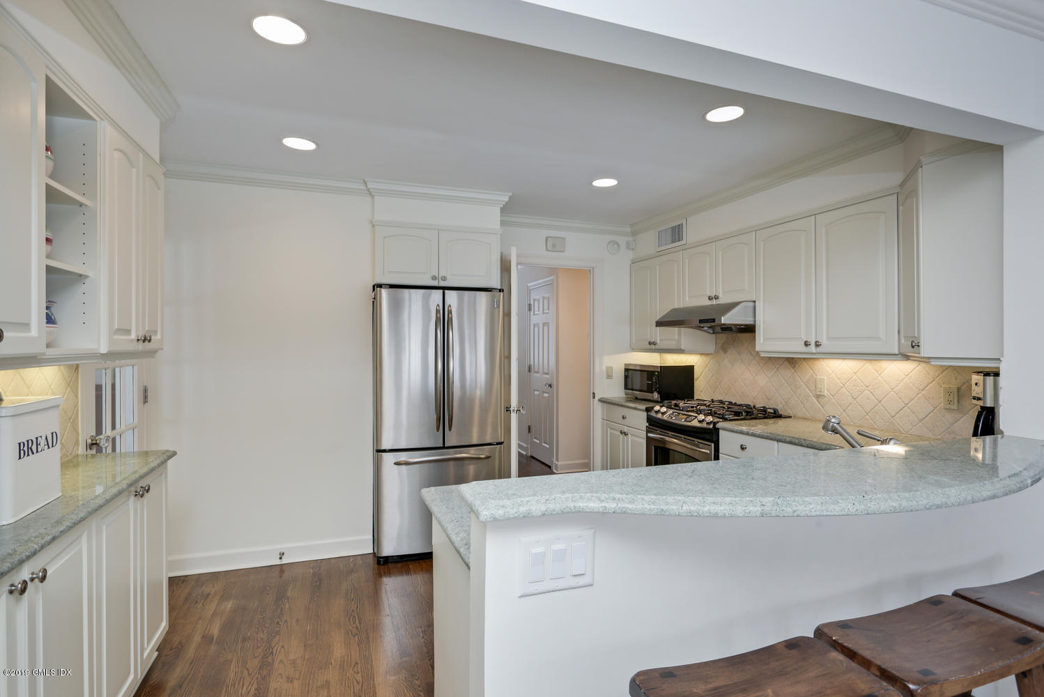 44 Glen Road Greenwich, CT 06830 - Photo 4 of 30 44 Glen Rd Greenwich CT 06830-large-022-