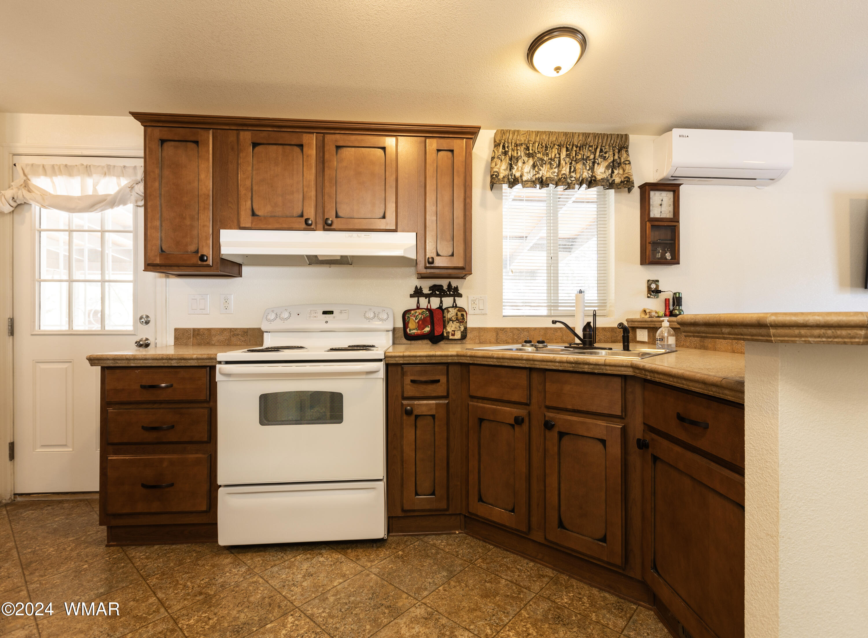 3557 Broken Arrow Road Overgaard, AZ 85933 - Photo 11 of 24