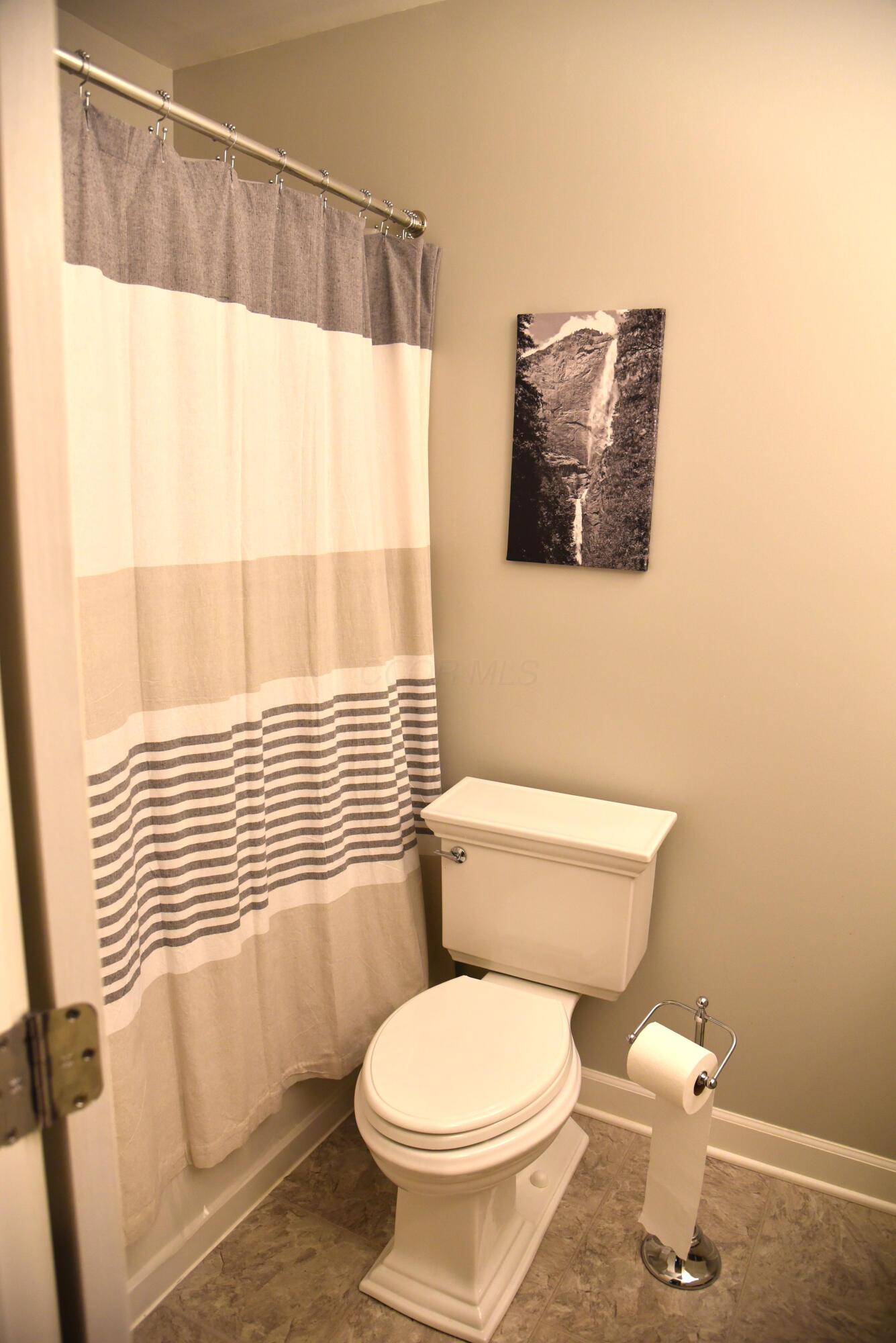 961 Lynbrook Road Columbus, OH 43235 - Photo 24 of 40 024