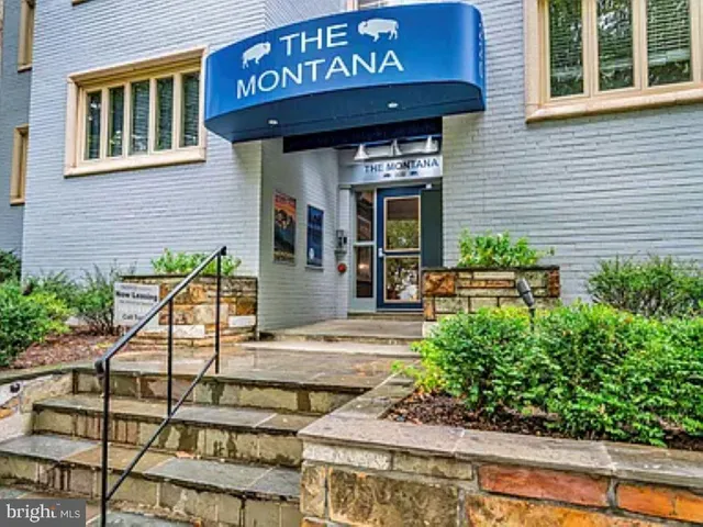 $2,882 | 220 2nd Street Southeast, Unit 1, Washington, DC 20003