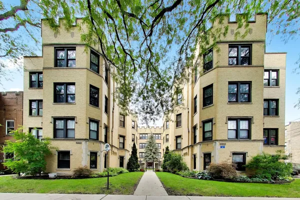 $205,000 | 6442 North Leavitt Street, Unit E0, Chicago, IL 60645