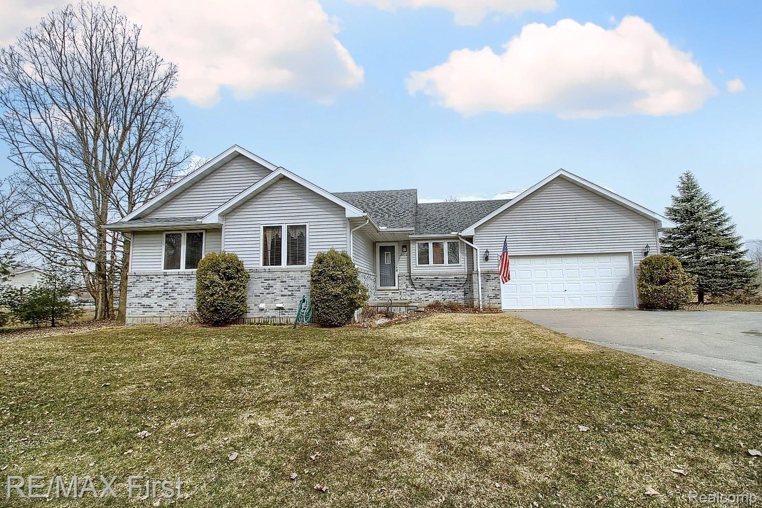 8070 Avoca Road Avoca, MI 48006 - Photo 1 of 30 1-Front.jpg