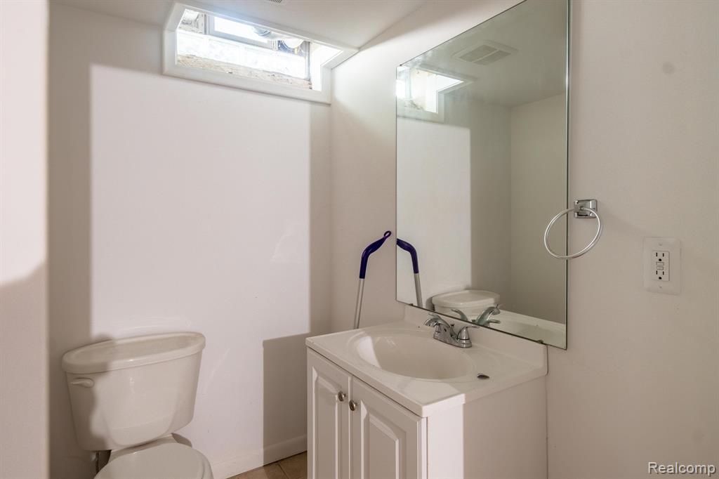 2180 Avoncrest Drive Rochester Hills, MI 48309 - Photo 35 of 46