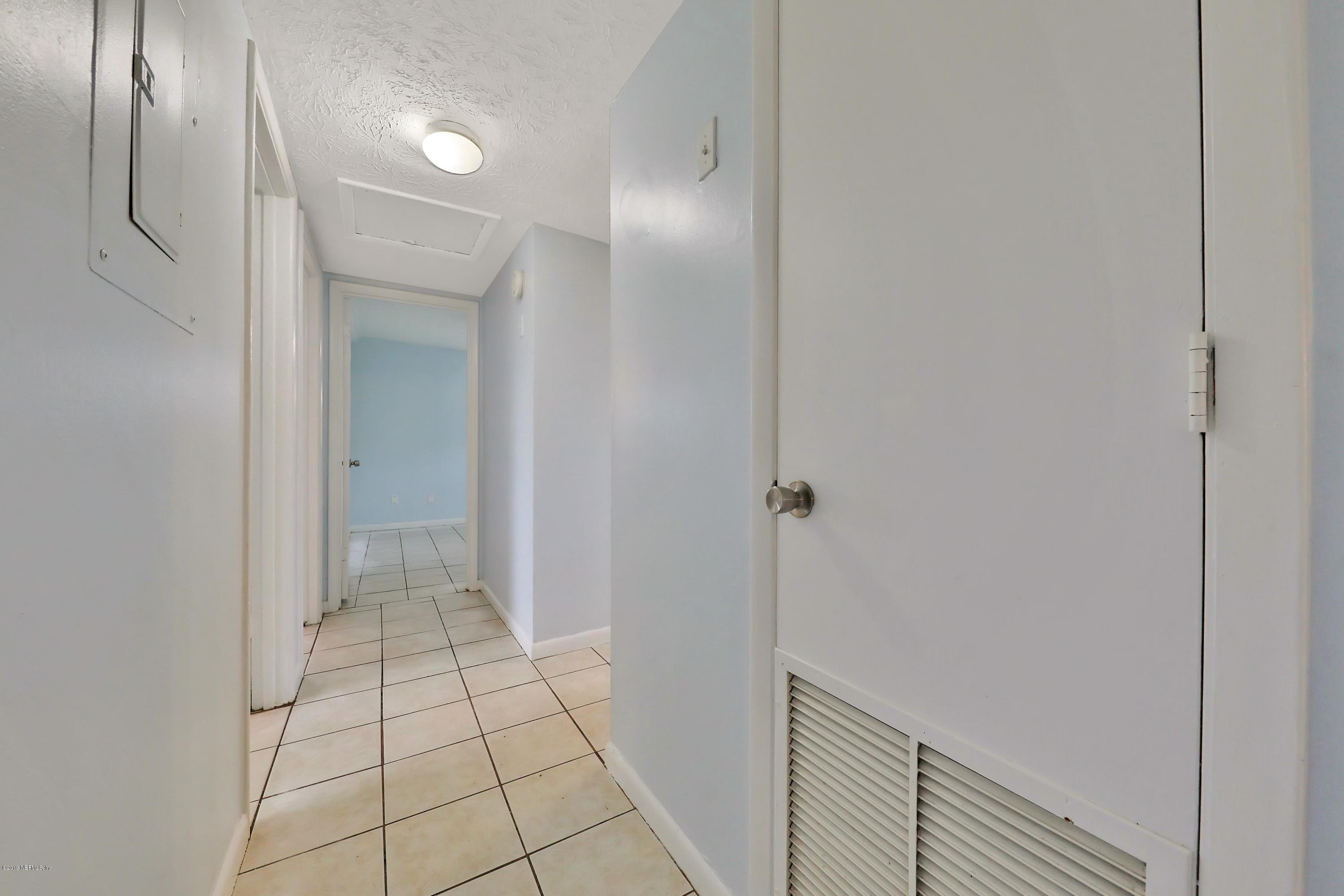 451 Sargo Road Atlantic Beach, FL 32233 - Photo 8 of 18 a view of an empty room