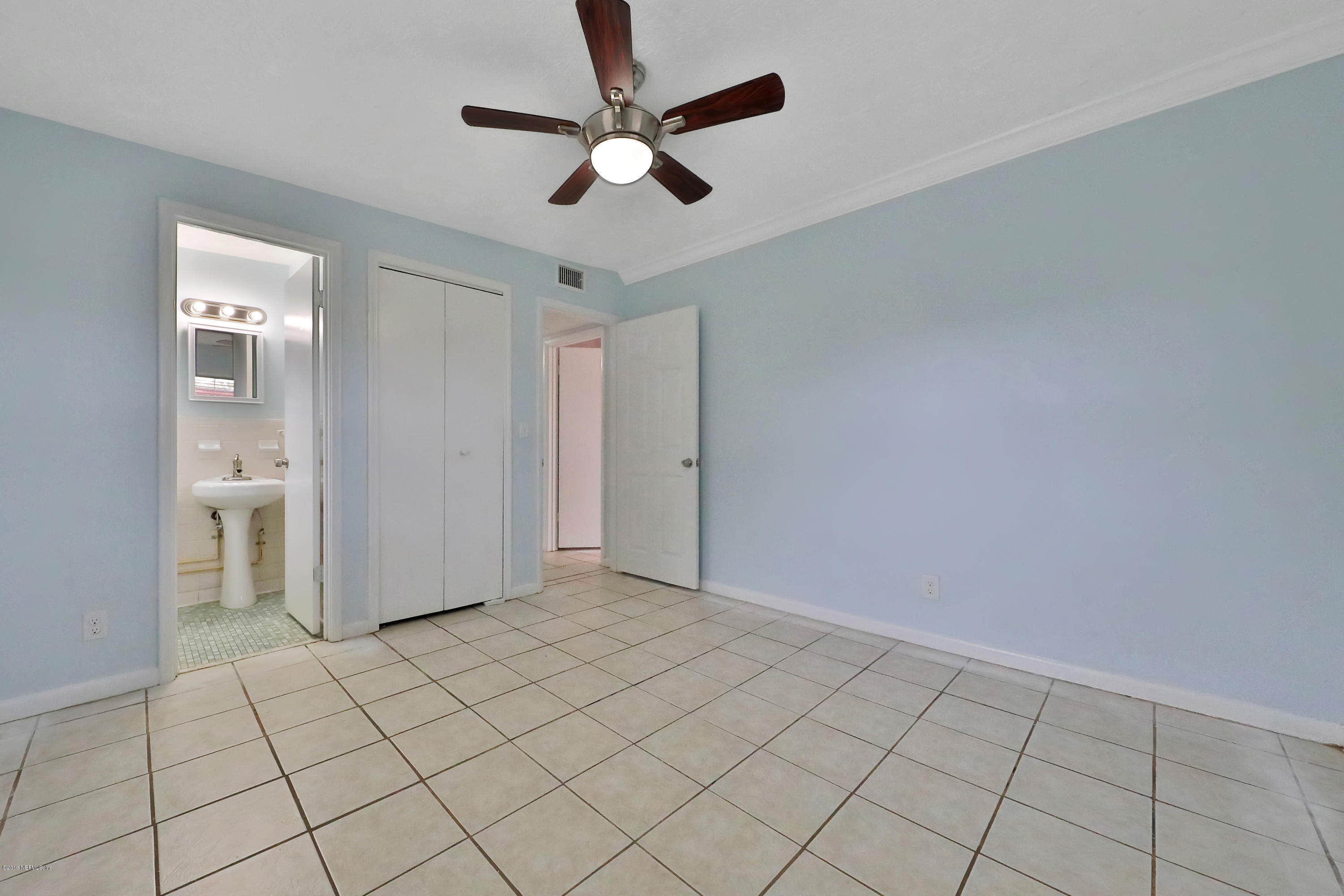 451 Sargo Road Atlantic Beach, FL 32233 - Photo 10 of 18 a view of an empty room
