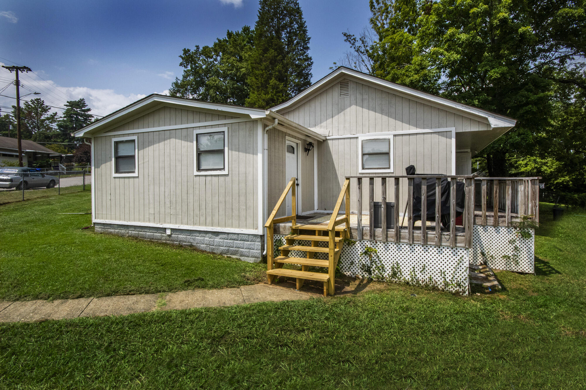 182 Johnson Road Oak Ridge, TN 37830 - Photo 1 of 22 V19A9929
