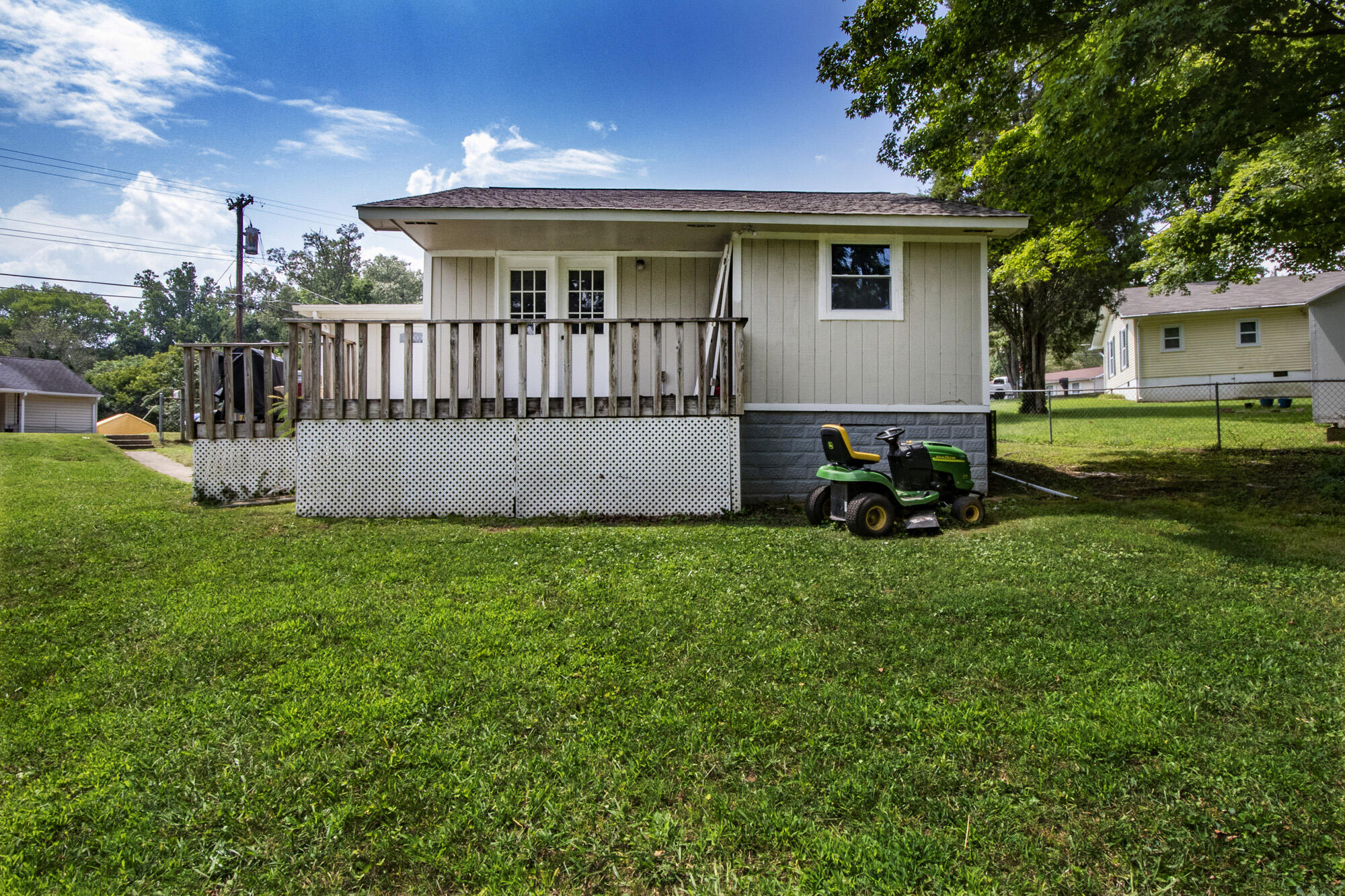 182 Johnson Road Oak Ridge, TN 37830 - Photo 2 of 22 V19A9927