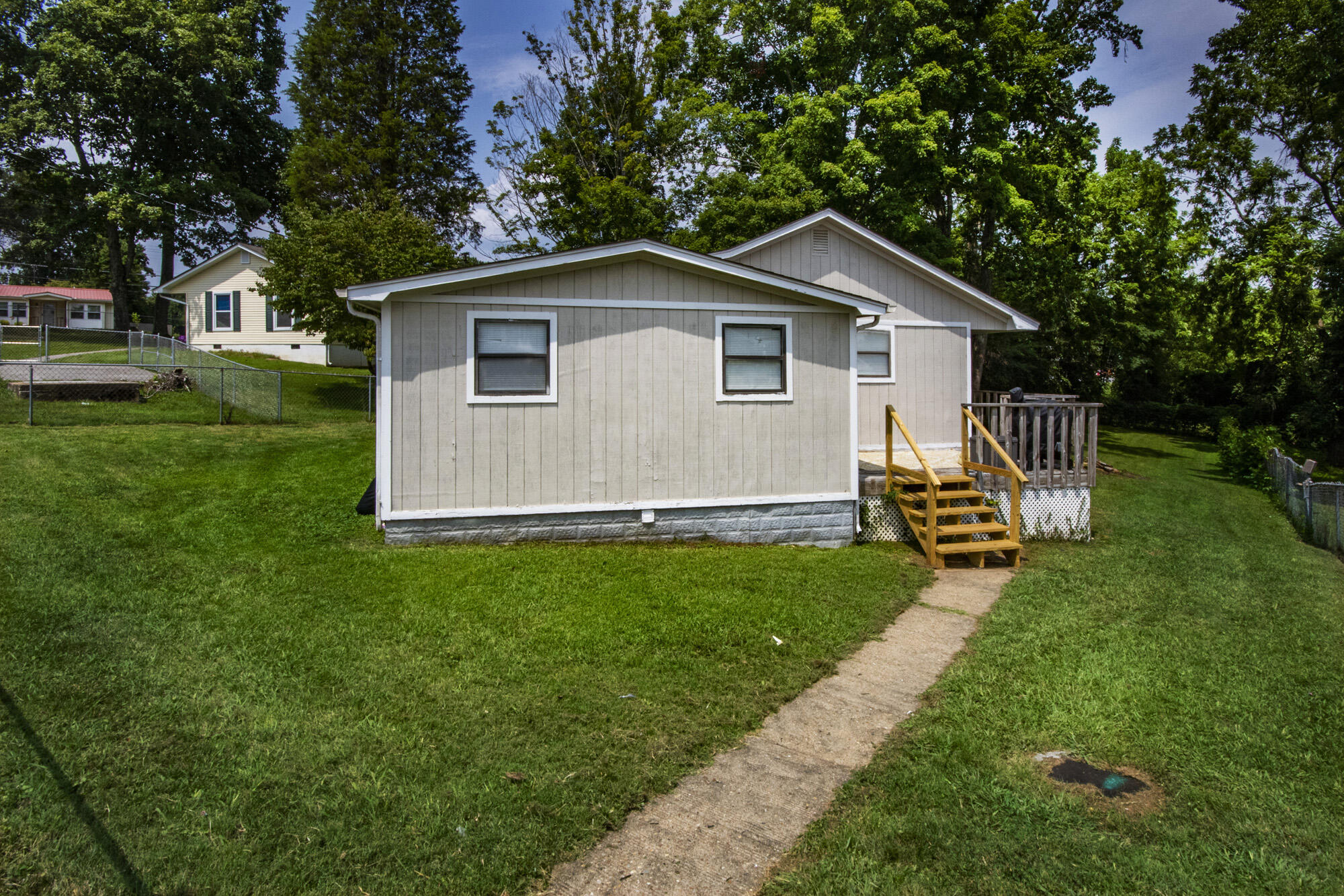 182 Johnson Road Oak Ridge, TN 37830 - Photo 3 of 22 V19A9931