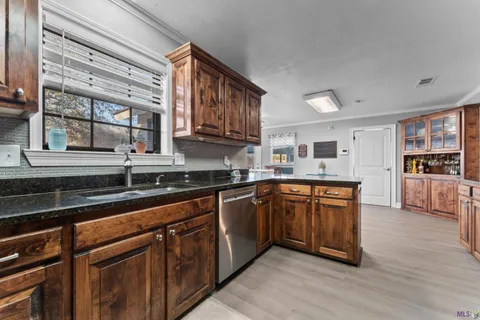 $450,000 | 31204 Dunn Road, Denham Springs, LA 70726