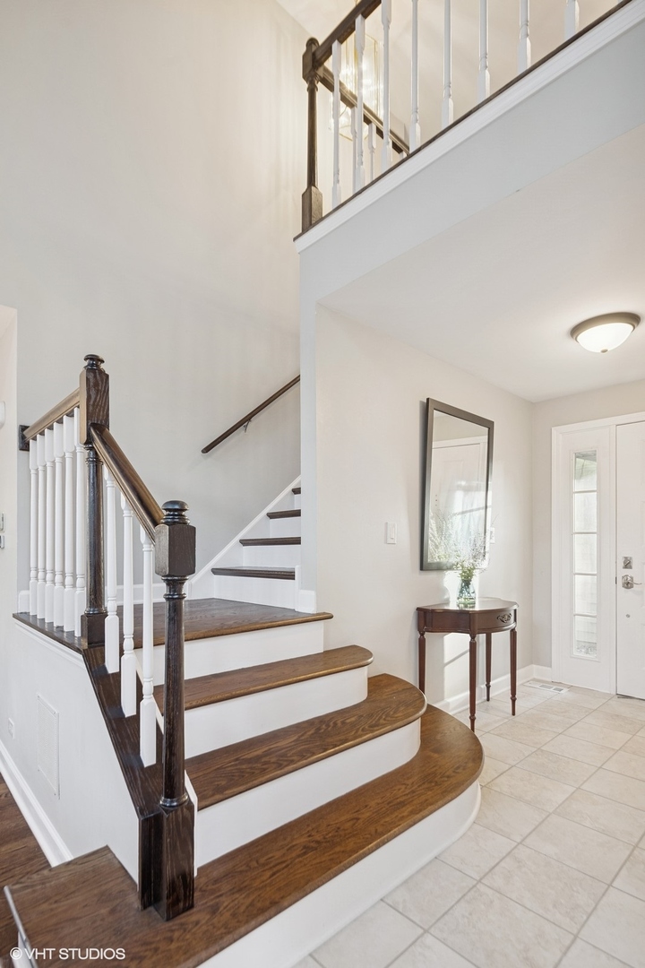 199 Springdale Lane Bloomingdale, IL 60108 - Photo 24 of 70 a view of entryway and hall
