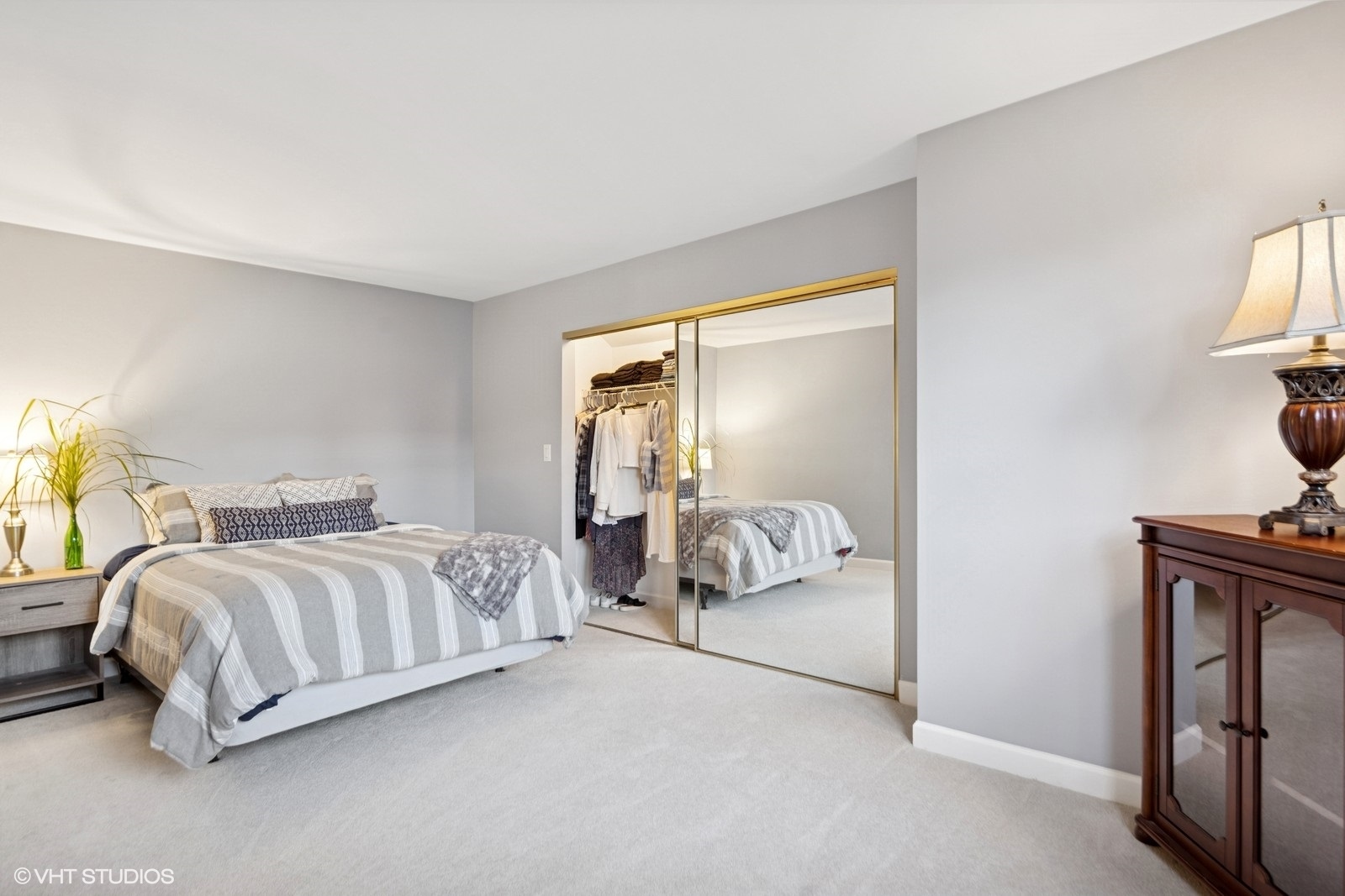 199 Springdale Lane Bloomingdale, IL 60108 - Photo 31 of 70 a spacious bedroom with a bed and a lamp