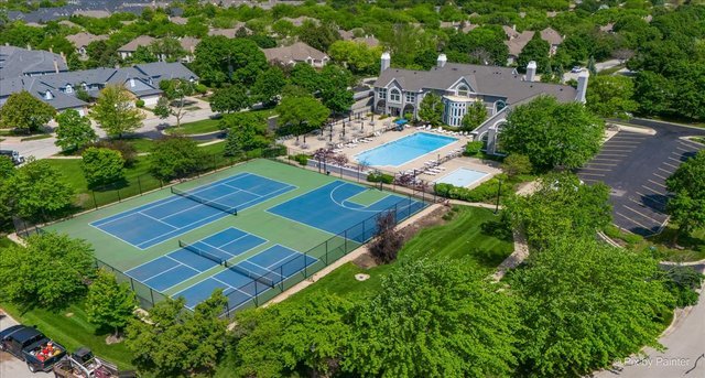 199 Springdale Lane Bloomingdale, IL 60108 - Photo 58 of 70 an aerial view of a house