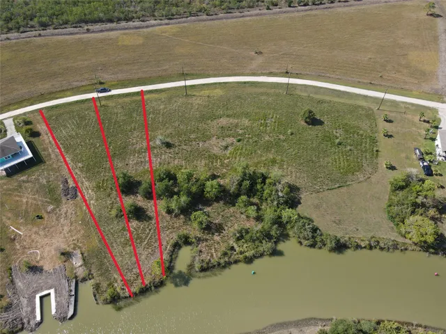 $31,000 | 62-63 Bayou Avenue, Anahuac, TX 77514