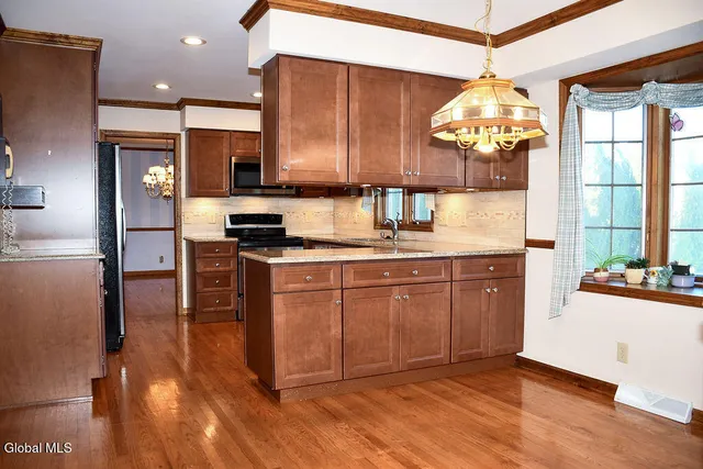 $625,000 | 15 Delta Boulevard, Colonie, NY 12047