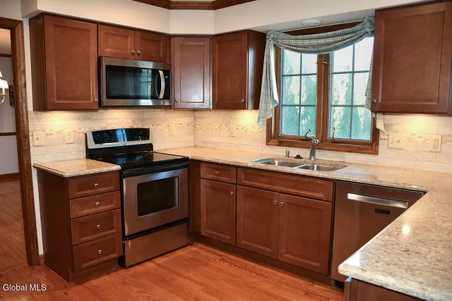 $625,000 | 15 Delta Boulevard, Colonie, NY 12047