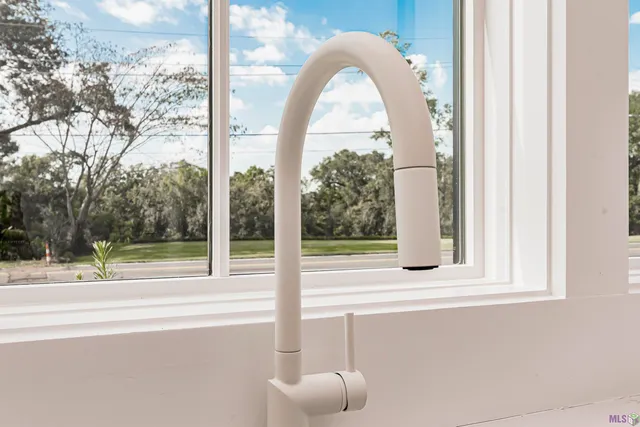 $1,875,000 | 7855 Highland Road, Baton Rouge, LA 70808