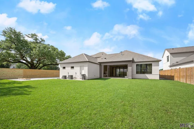 $1,875,000 | 7855 Highland Road, Baton Rouge, LA 70808