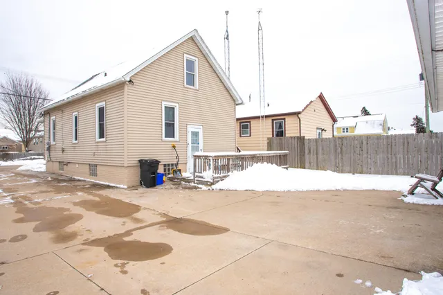 $179,800 | 2404 Jackson Street, Two Rivers, WI 54241