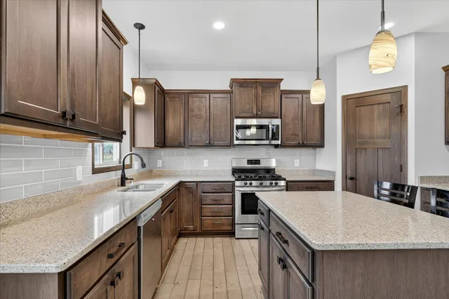 $575,000 | 13918 Ashford Path, Rosemount, MN 55068