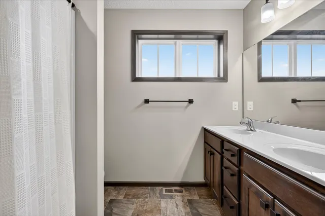 $575,000 | 13918 Ashford Path, Rosemount, MN 55068