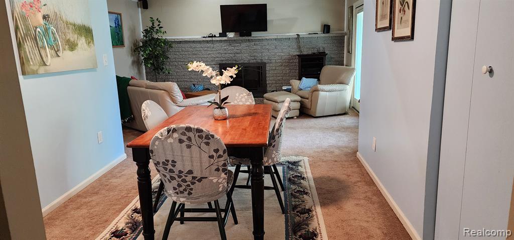 1058 Avon Manor Road Rochester Hills, MI 48307 - Photo 3 of 24