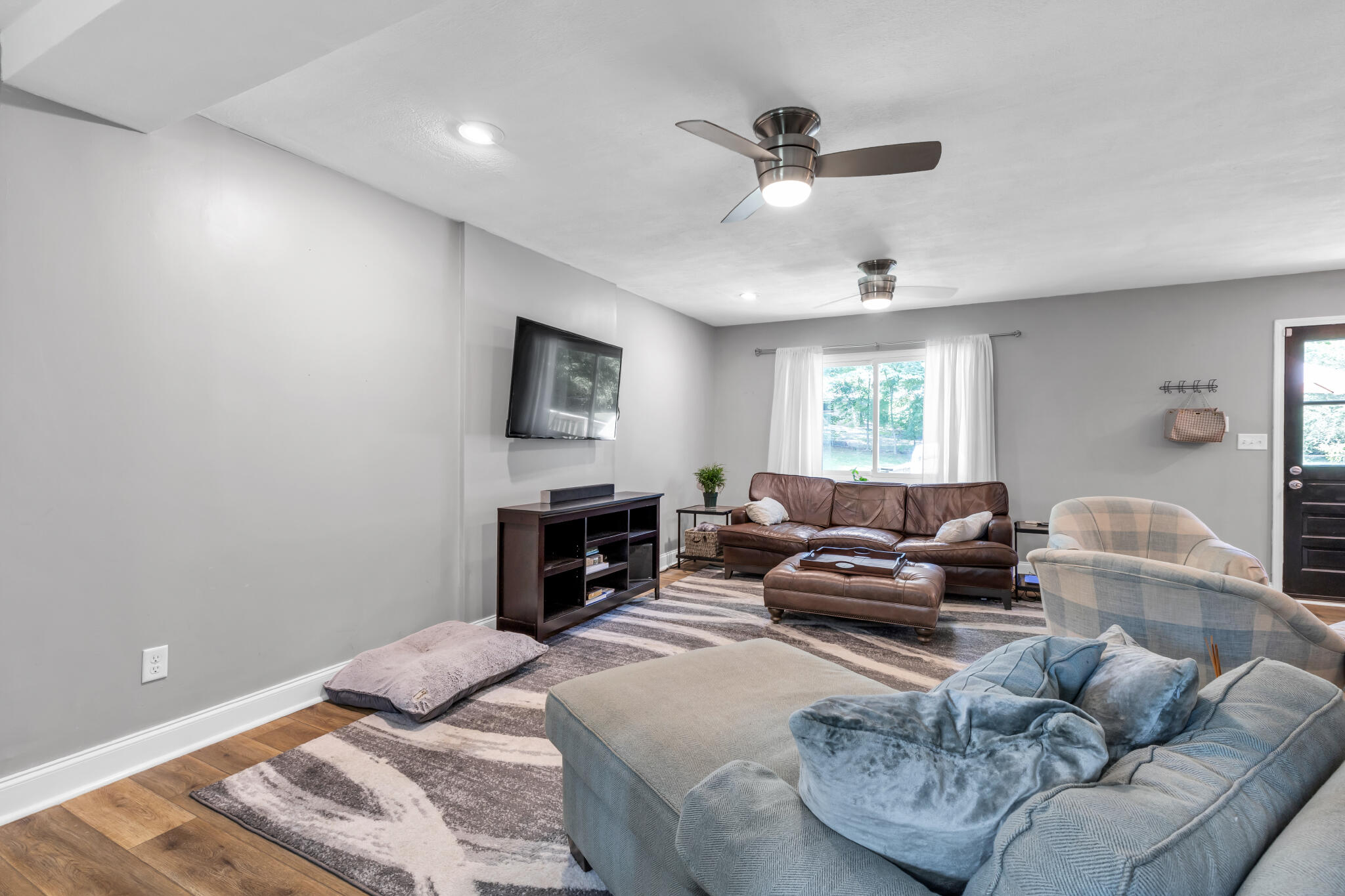 117 Frawley Road East Ridge, TN 37412 - Photo 8 of 30 Living Room