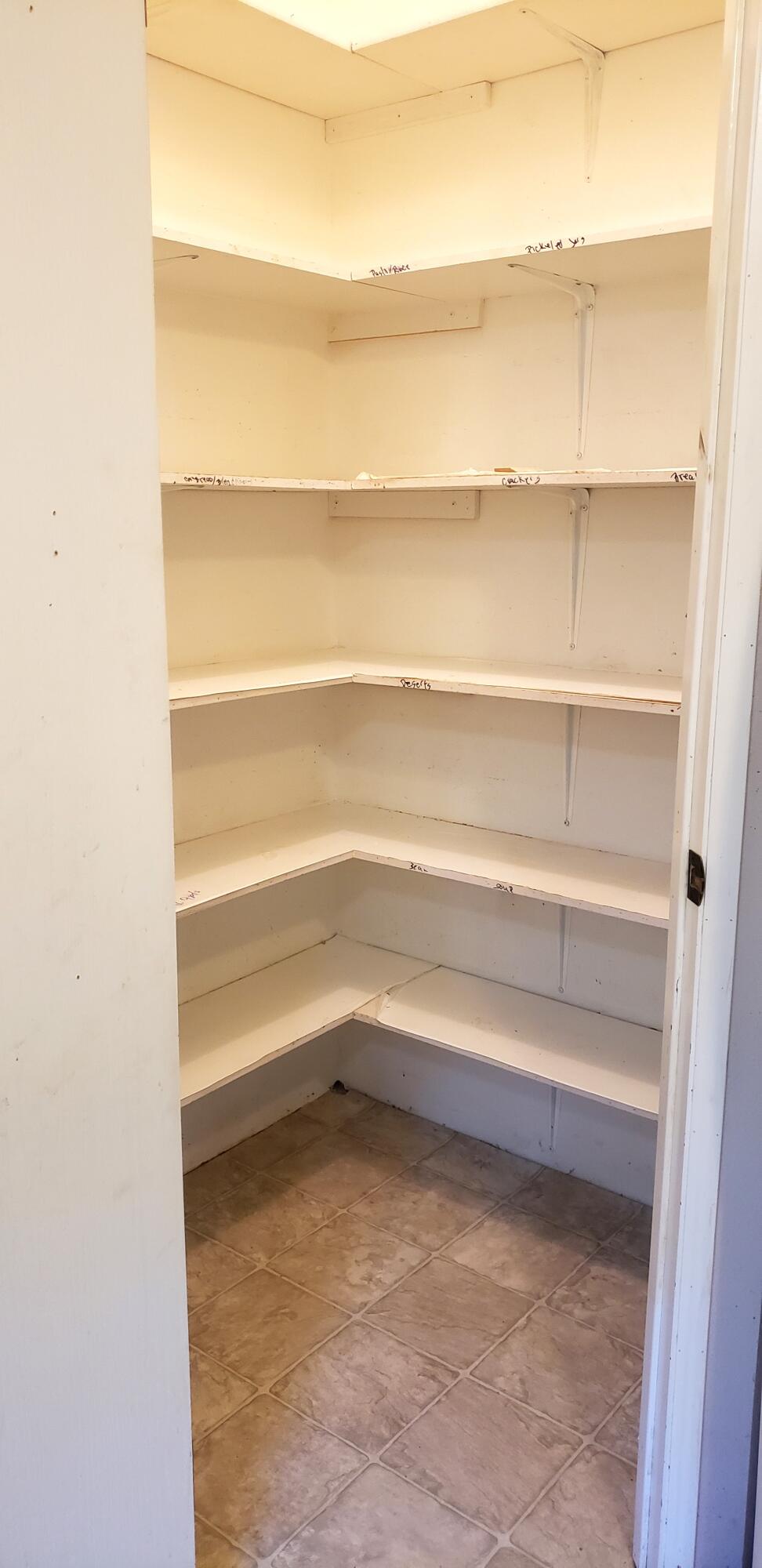 400 Glendon Road Cave Junction, OR 97523 - Photo 19 of 28 Large pantry located in kitchen