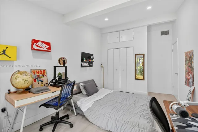 a view of a back yard with plants and trees