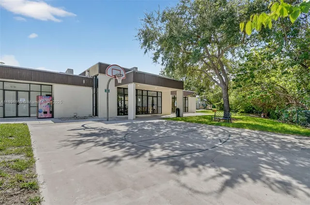 $499,000 | 19220 Northeast 25th Avenue, Unit 274B, Miami, FL 33180