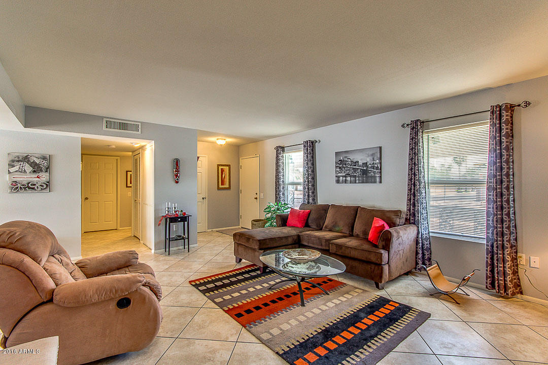 11060 West Oak Ridge Road Sun City, AZ 85351 - Photo 6 of 32 Family Room