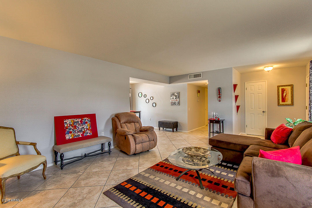 11060 West Oak Ridge Road Sun City, AZ 85351 - Photo 7 of 32 Family Room