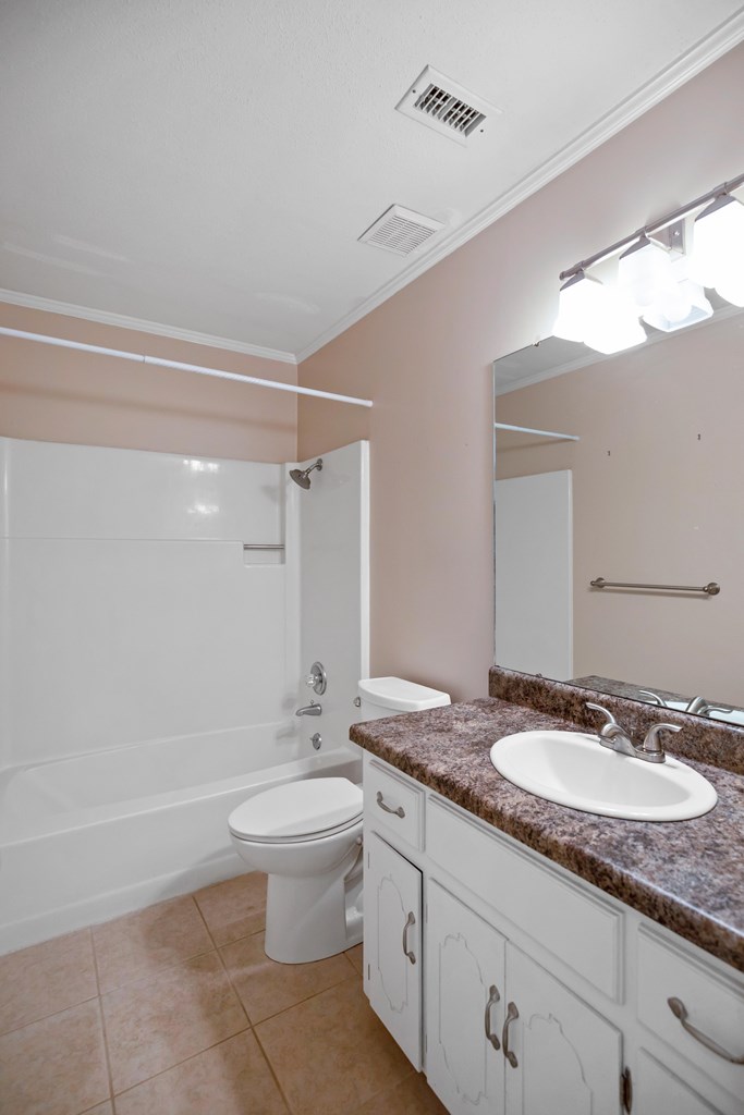 1203 Rendale Road Dothan, AL 36303 - Photo 17 of 28 Hall bath