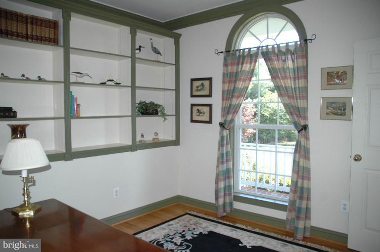 18570 Windsor Forest Road Mount Airy, MD 21771 - Photo 21 of 27 Living Room