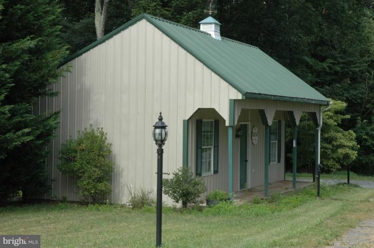 18570 Windsor Forest Road Mount Airy, MD 21771 - Photo 23 of 27 Exterior (Rear)