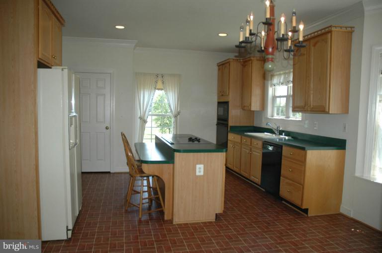 18570 Windsor Forest Road Mount Airy, MD 21771 - Photo 8 of 27 Kitchen