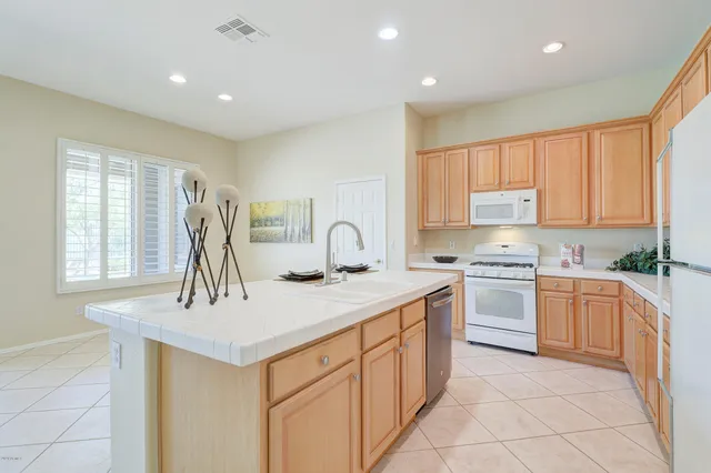 $2,950 | 40601 North Republic Way, Anthem, AZ 85086