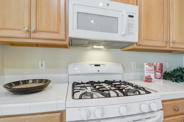 $2,950 | 40601 North Republic Way, Anthem, AZ 85086