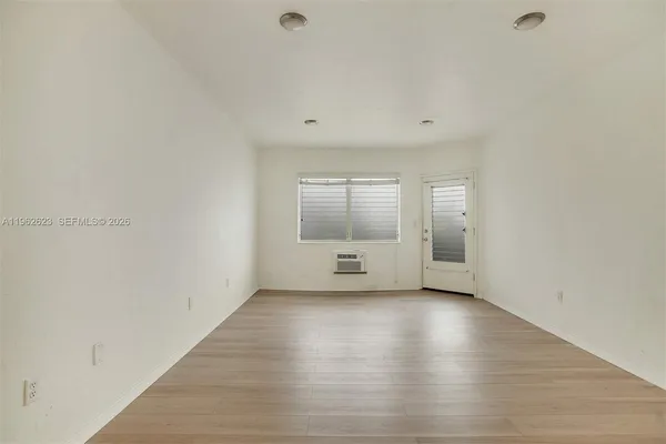 $1,650 | 835 Meridian Avenue, Unit 3, Miami Beach, FL 33139