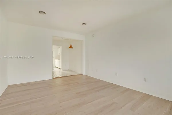 $1,650 | 835 Meridian Avenue, Unit 3, Miami Beach, FL 33139