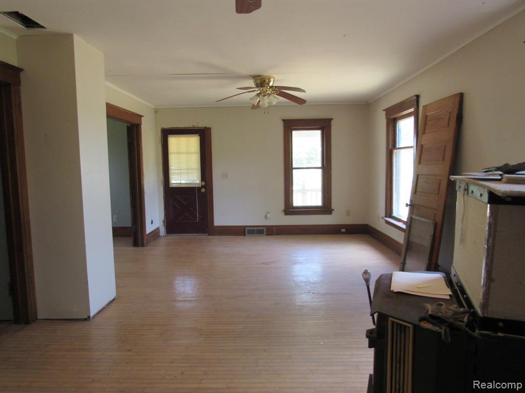 695 Cass Avenue Road Bay City, MI 48708 - Photo 5 of 52