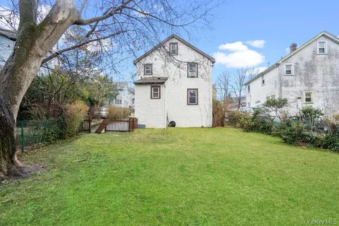 $959,000 | 43 Van Nostrand Avenue, Great Neck, NY 11024