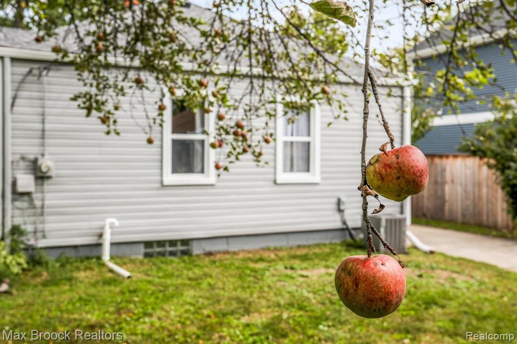 3295 Cumberland Road Berkley, MI 48072 - Photo 18 of 25