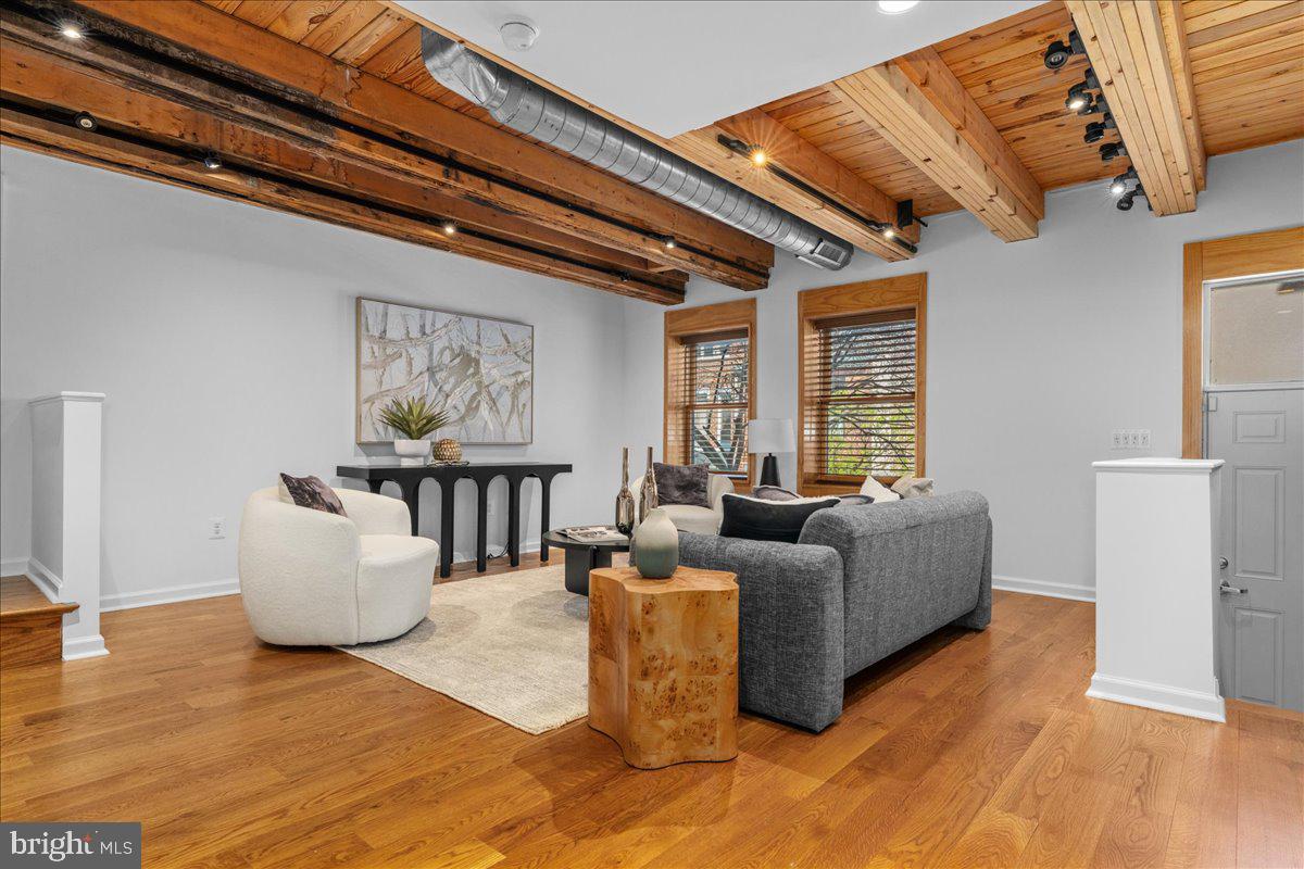 314 Fitzwater Street Philadelphia, PA 19147 - Photo 20 of 51 a living room with furniture and a window